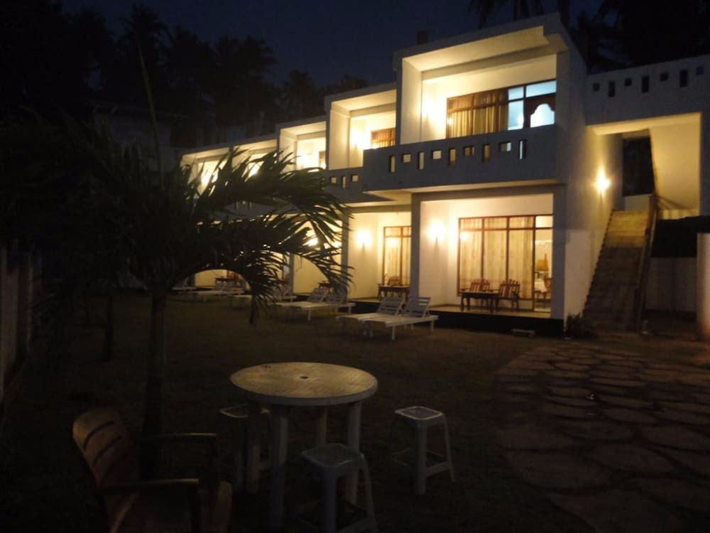 Serenity Resort & Spa Mirissa Exterior foto